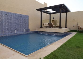 شاليه بمسطح اخضر وجلسة خارجية 