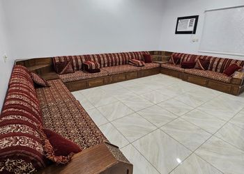 شاليه بمسطح اخضر وجلسة خارجية 