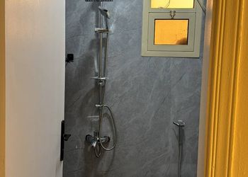 استديو بأثاث مريح وبسيط 