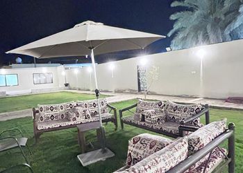 استراحة بمسطحات خضراء