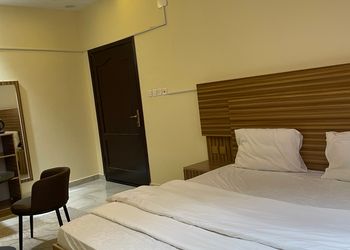 استديو بسرير ماستر وأثاث مريح 