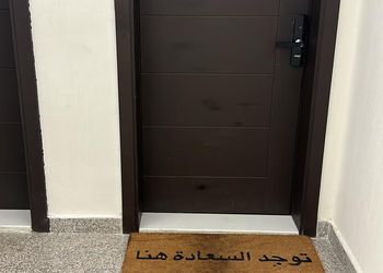 شقة أنيقة بصالة واربع غرف نوم 