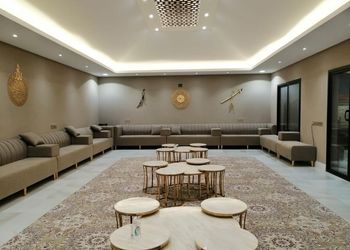 استراحة بمسطح اخضر وجلسه خارجيه