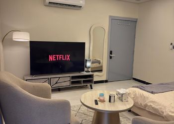 استديو بسرير ماستر وجلسة 