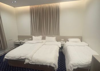استديو بأسرة مفردة وأثاث مريح