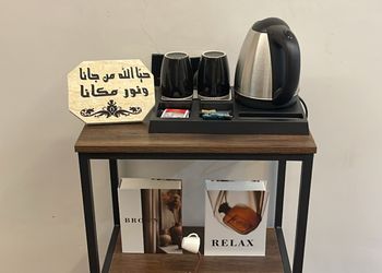 شقة بصالة أنيقة ودخول ذاتي