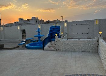 فيلا بصالة جلوس وغرف نوم