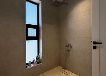 استديو هادئ بسرير مفرد