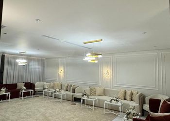 شاليه انيق بمسطح اخضر