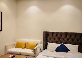 استديو بسرير ماستر وجلسة جانبية 