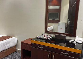 استديو بأثاث مريح وبسيط