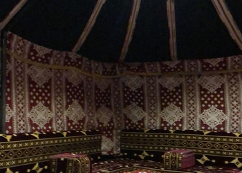 شاليه بجلسة خارجية ومسبح داخلي
