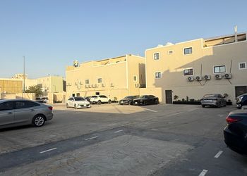 شقة بغرفة معيشة وغرفة نوم 