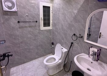 استديو بأثاث مريح وبسيط