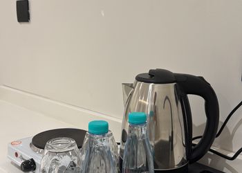 استديو بسرير ماستر وجلسة جانبية 