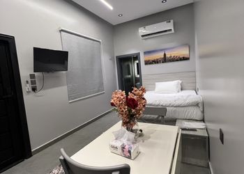 استديو بسرير فردي وجلسة 