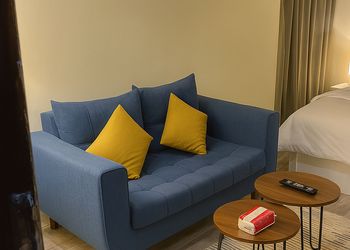 استديو بأثاث مريح وبسيط 