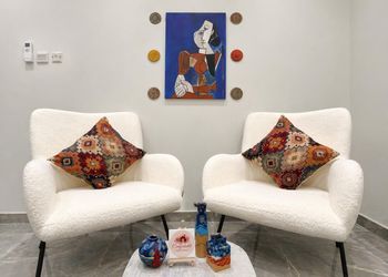 استديو بأثاث مريح وبسيط 