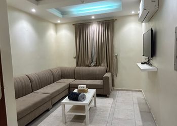 شقة بغرفة معيشة وغرفة نوم 