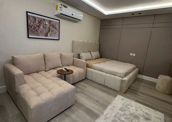 استديو بدخول ذاتي وتصميم هادئ 