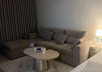 استديو بسرير ماستر وجلسة جانبية 