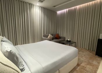 استديو بأثاث مريح وبسيط 