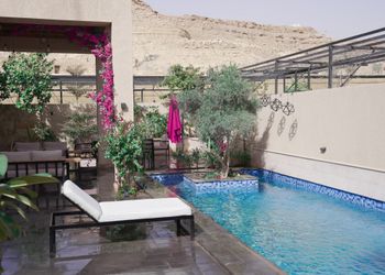 شاليه بتصميم فاخر وأجواء ممتعة 