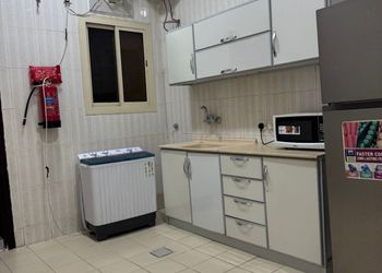 شقة بغرفة نوم وغرفة جلوس وفناء