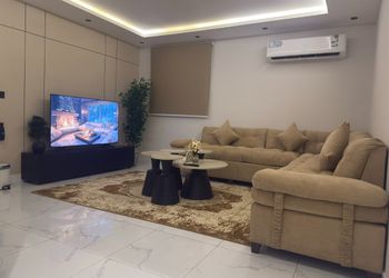 شقة بدخول ذاتي وصالة جلوس 