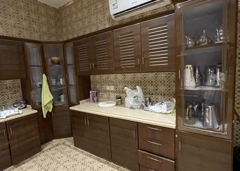استراحة بجلسة خارجية ومسطح اخضر