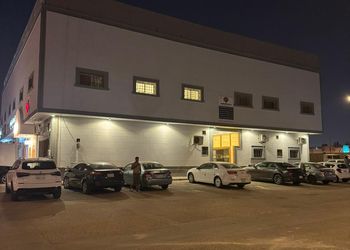 استديو بسرير ماستر وجلسة جانبية