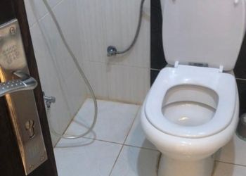 شقة بثلاث غرف نوم وصالة 