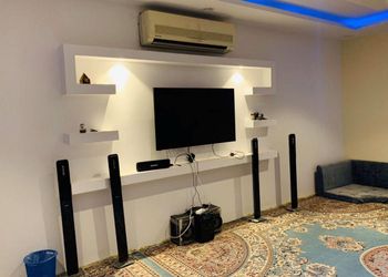 شاليه بمسطح اخضر وجلسة خارجية 