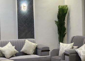 شاليه بمسطح اخضر وجلسة خارجية 