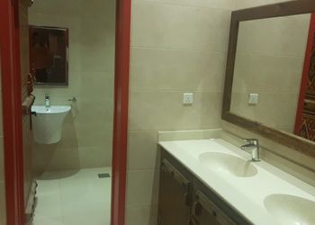 شاليه بجلسة خارجية ومسبح 