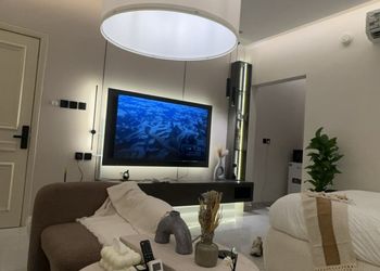 استديو بأثاث مريح وبسيط 