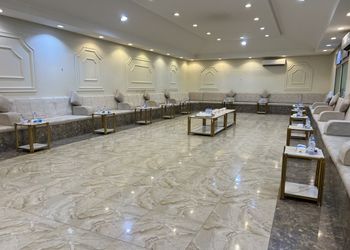 شاليه مجالس ومسطح اخضر 