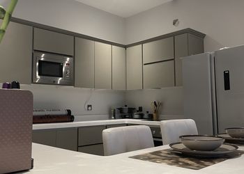 شقة انيقة بصالة وغرف نوم دخول ذاتي 