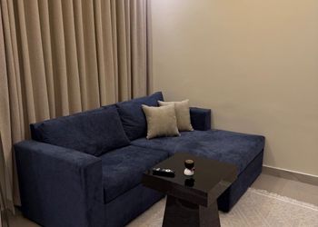 استديو بسرير ماستر وجلسة جانبية