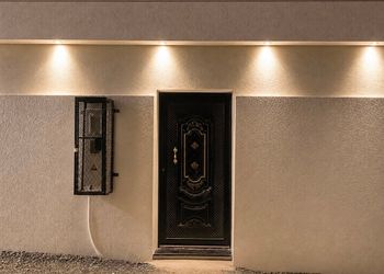 استديو بأثاث مريح وبسيط 