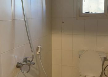 شقة بغرفة معيشة وغرفة نوم 