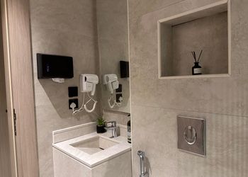 شقة بصالة أنيقة ودخول ذاتي