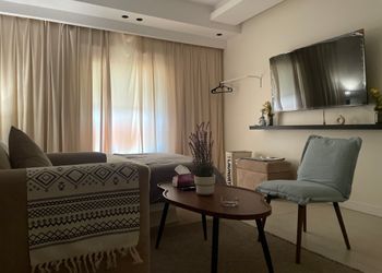 استديو بسرير ماستر وجلسة جانبية 