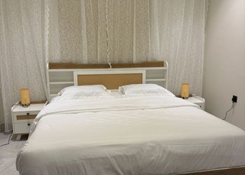 استديو باثاث مريح وبسيط 