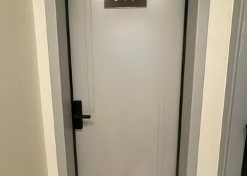 استديو هادئ بسرير ماستر 
