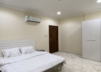 شقة بغرفة جلوس وغرفتين نوم 