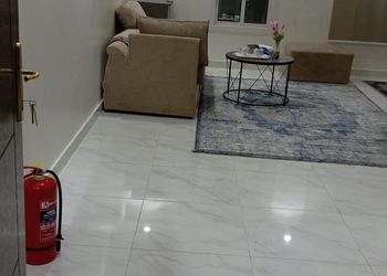 استديو بسرير ماستر وجلسة مريحة 
