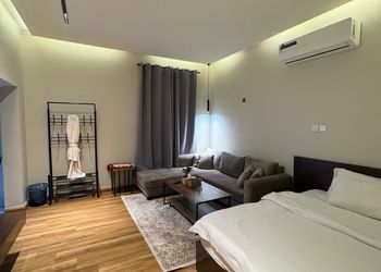 استديو هادئ بدخول ذاتي 