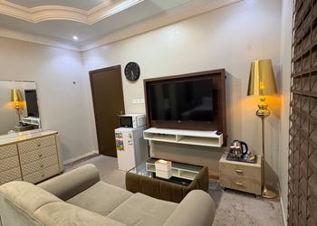 استديو هادئ بدخول ذاتي 