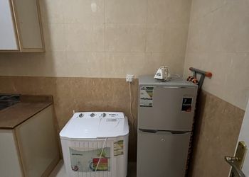 شقة بصالة انيقة وغرفتين نوم